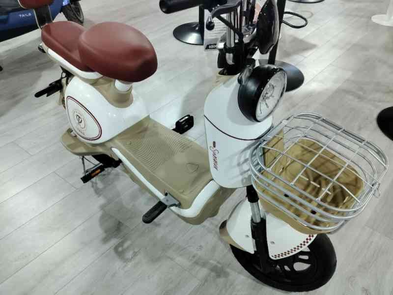 Un scooter électrique, photo gratuite