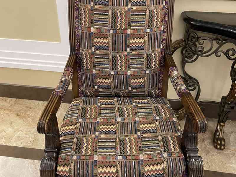 Fauteuil ancien style Louis XIV photo gratuite