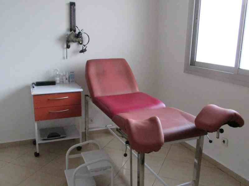 Table d'examen gynécologique