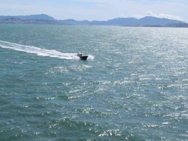 Sillage d'un bateau sur l'eau