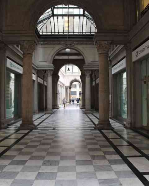Le Passaggio Centrale à Milan, en Italie, une galerie commerciale située dans le centre historique de Milan, photo gratuite