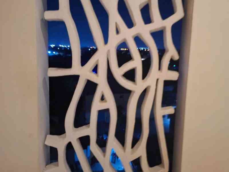 Panneau décoratif ajouré, un claustra, photo gratuite