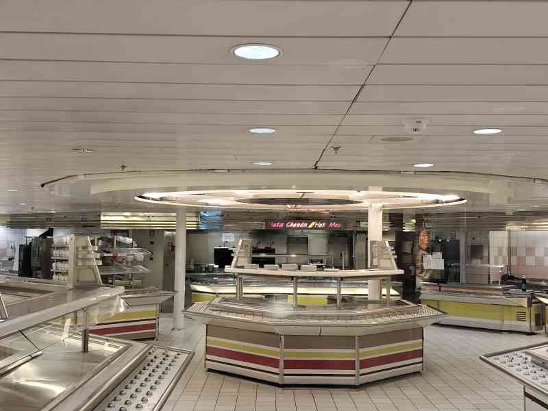 Intérieur d'un restaurant à bord d'un navire de croisière, photo gratuite