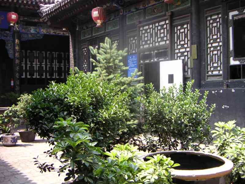 Pot de fleur dans la cour du temple, Chine, Asie photo gratuite