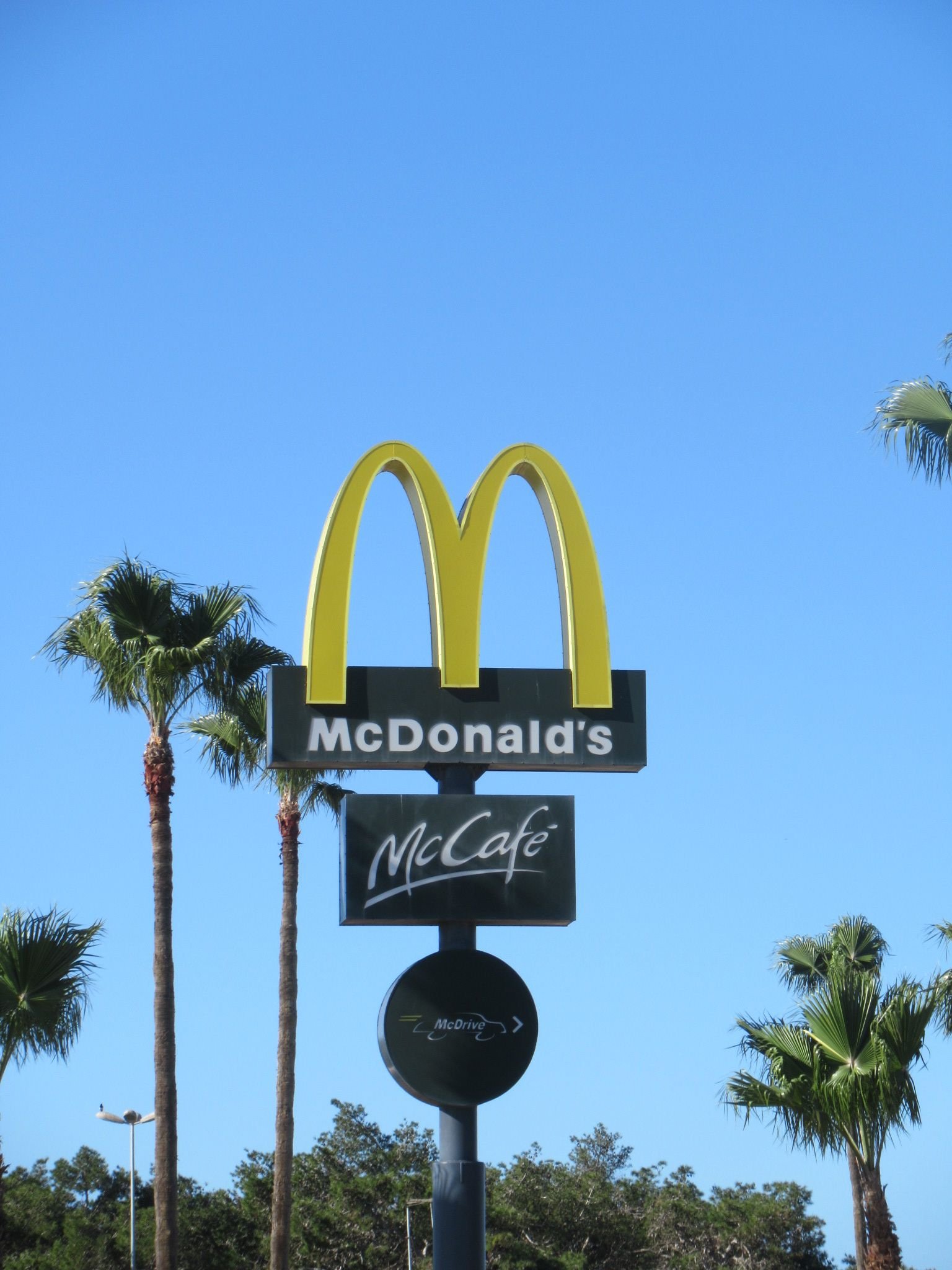 Un panneau extérieur pour McDonald's, photo gratuite