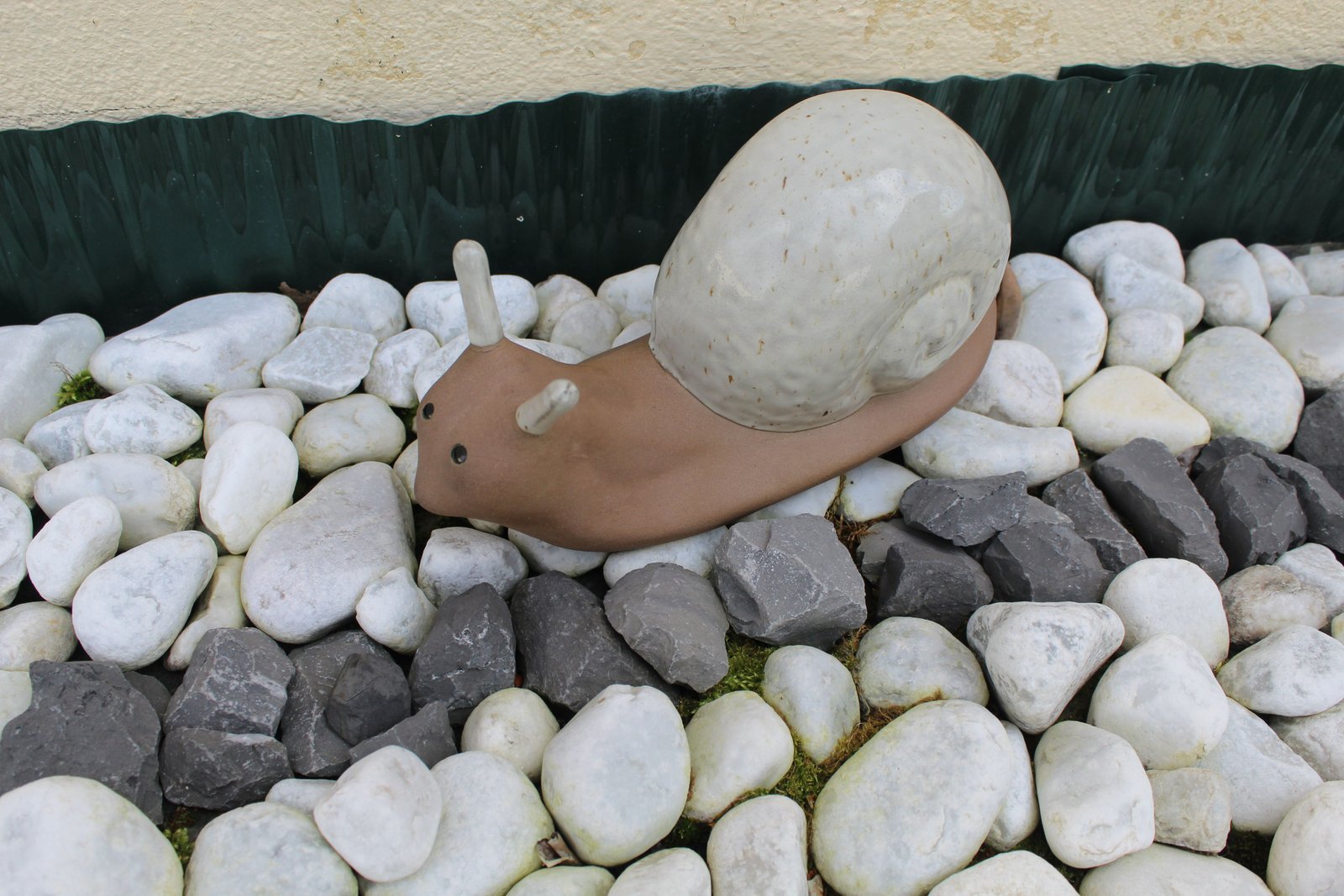 Décoration de jardin en céramique en forme d'escargot, galets, photo gratuite