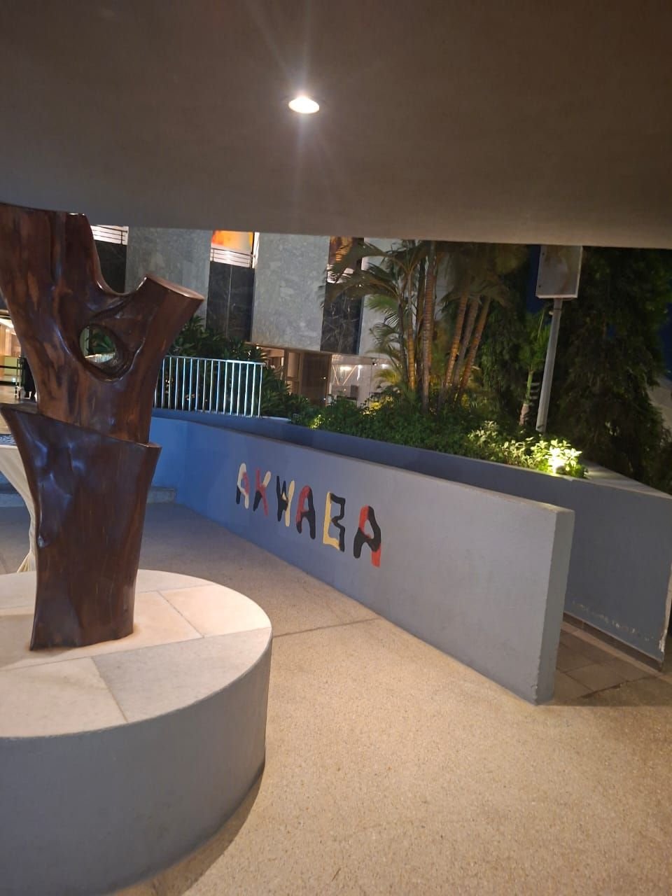 L'entrée de l'hôtel 2 février, photo gratuite