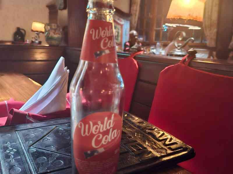 Bouteille de World Cola, photo gratuite